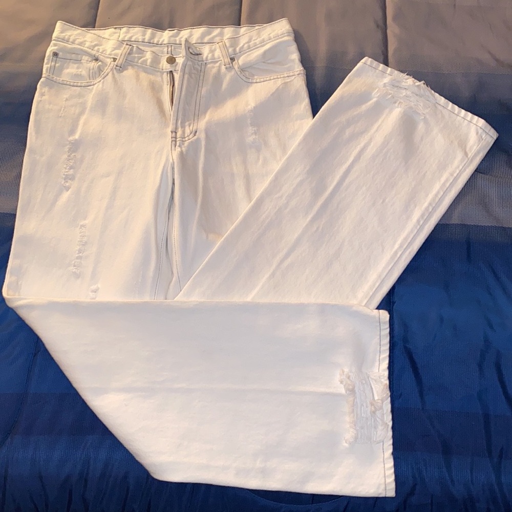 NWOT White Distressed Jeans
